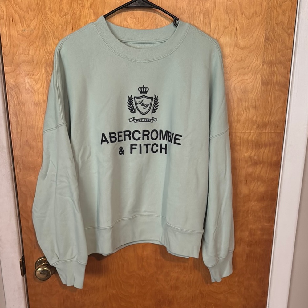 EUC mint green Abercrombie and fitch sweatshirt